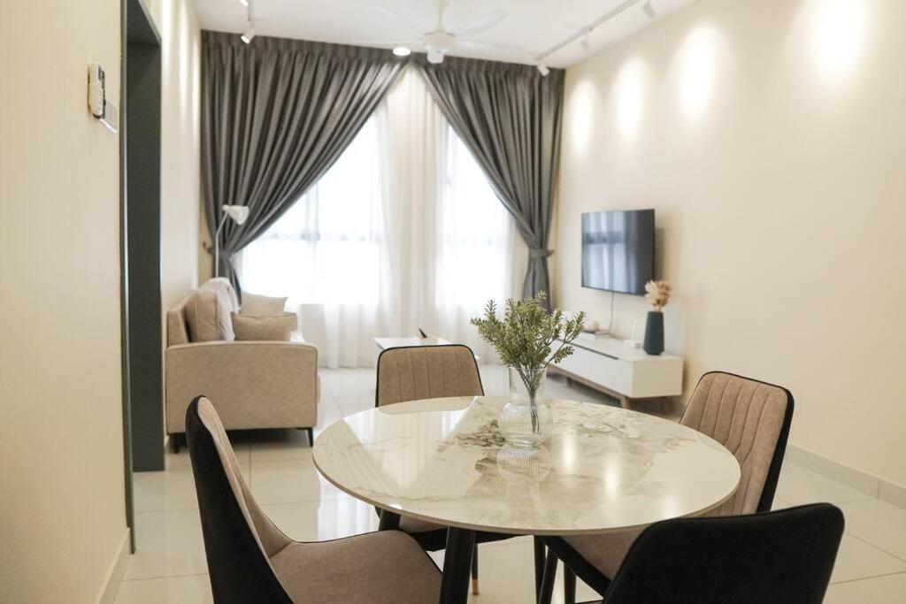 Resh's Trio Apartment