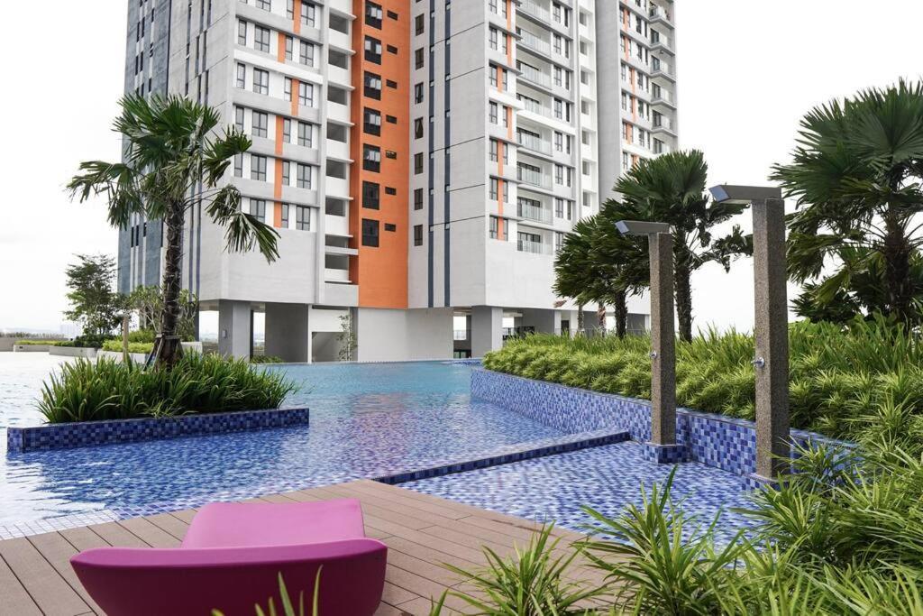 Resh's Trio Apartment *